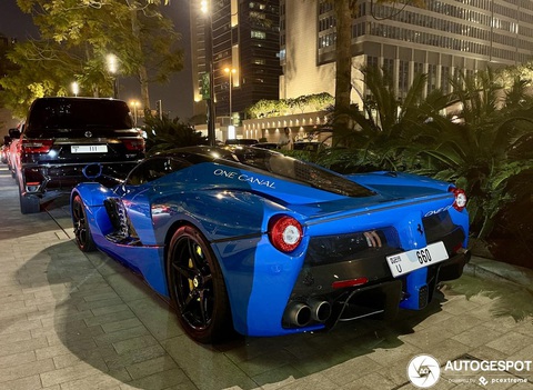 Chỉ có ở Dubai: Siêu xe Ferrari 5 triệu USD được dùng để… quảng cáo bán nhà - Ảnh 2. Chỉ có ở Dubai: Siêu xe Ferrari 5 triệu USD được dùng để… quảng cáo bán nhà - Ảnh 2.