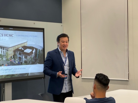 Thanh Bùi công bố quỹ học bổng 1 triệu USD - Ảnh 3. Thanh Bùi công bố quỹ học bổng 1 triệu USD - Ảnh 3.