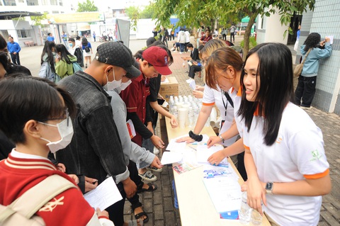 10.000 việc làm đang chờ, hỗ trợ xe miễn phí đưa người lao động đến TP.HCM tìm việc - Ảnh 3. 10.000 việc làm đang chờ, hỗ trợ xe miễn phí đưa người lao động đến TP.HCM tìm việc - Ảnh 3.