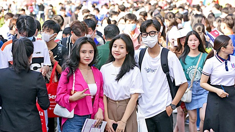 Chương trình tư vấn tuyển sinh - hướng nghiệp 2023: Ngày hội thật sự của phụ huynh, học sinh - Ảnh 1. Ước tính có đến hơn 15.000 học sinh, phụ huynh tham dự Ngày hội tư vấn tuyển sinh - hướng nghiệp năm 2023 - Ảnh: DUYÊN PHAN