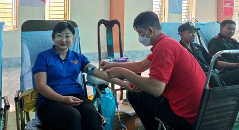 Chiến sĩ miền Tây hiến máu vì cộng đồng - Ảnh 3. Chiến sĩ miền Tây hiến máu vì cộng đồng - Ảnh 3.