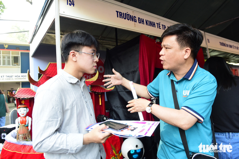Ngày hội tư vấn tuyển sinh cung cấp thông tin kịp thời, chuẩn xác đến thí sinh - Ảnh 10. Ngày hội tư vấn tuyển sinh cung cấp thông tin kịp thời, chuẩn xác đến thí sinh - Ảnh 10.
