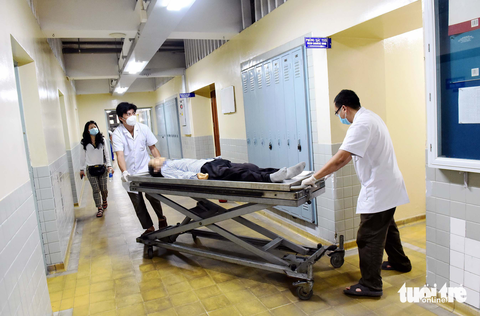 Hiến xác y học: Quà tặng cho sự sống - Ảnh 3. Nhân viên chăm sóc và chuyển xác hiến đến kho bảo quản