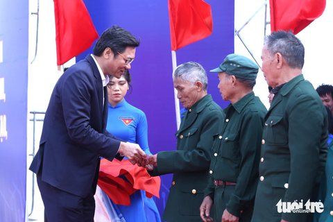 Phát động chuyển đổi số ở Nghệ An, tặng 200 xe đạp và học bổng cho học trò nghèo - Ảnh 2. Phát động chuyển đổi số ở Nghệ An, tặng 200 xe đạp và học bổng cho học trò nghèo - Ảnh 2.