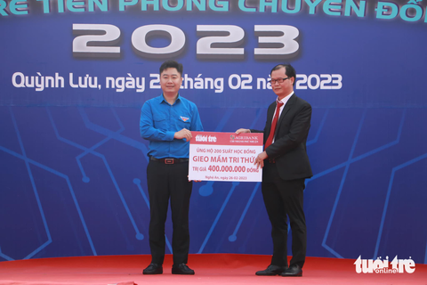 Phát động chuyển đổi số ở Nghệ An, tặng 200 xe đạp và học bổng cho học trò nghèo - Ảnh 4. Phát động chuyển đổi số ở Nghệ An, tặng 200 xe đạp và học bổng cho học trò nghèo - Ảnh 4.