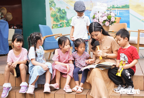 Sách tranh cho các bé: Trường Sa! Biển ấy là của mình - Ảnh 3. Sách tranh cho các bé: Trường Sa! Biển ấy là của mình - Ảnh 3.