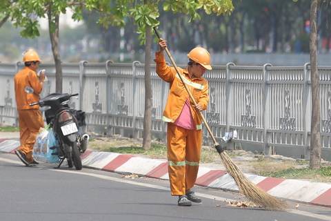 Thời tiết hôm nay 27-2: Cả Nam lẫn Bắc ngày đêm chênh lệch nhiệt độ lớn, miền Trung mưa dông - Ảnh 1. Thời tiết hôm nay 27-2: Cả Nam lẫn Bắc ngày đêm chênh lệch nhiệt độ lớn, miền Trung mưa dông - Ảnh 1.