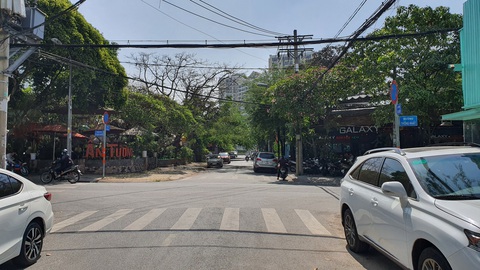 Ô tô va chạm giao thông rồi rời đi, người khác lái xe quay lại nhận là tài xế - Ảnh 4. Ô tô va chạm giao thông rồi rời đi, người khác lái xe quay lại nhận là tài xế - Ảnh 4.