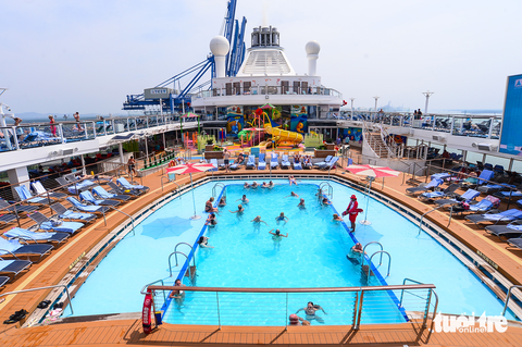 Bên trong tàu du lịch Spectrum of the Seas lớn nhất châu Á - Ảnh 1. Bên trong tàu du lịch Spectrum of the Seas lớn nhất châu Á - Ảnh 1.
