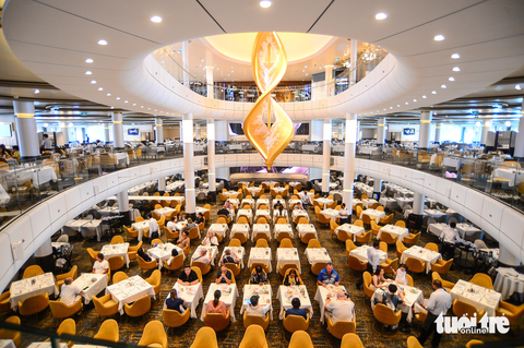 Bên trong tàu du lịch Spectrum of the Seas lớn nhất châu Á - Ảnh 3. Bên trong tàu du lịch Spectrum of the Seas lớn nhất châu Á - Ảnh 3.
