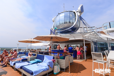 Bên trong tàu du lịch Spectrum of the Seas lớn nhất châu Á - Ảnh 5. Bên trong tàu du lịch Spectrum of the Seas lớn nhất châu Á - Ảnh 5.