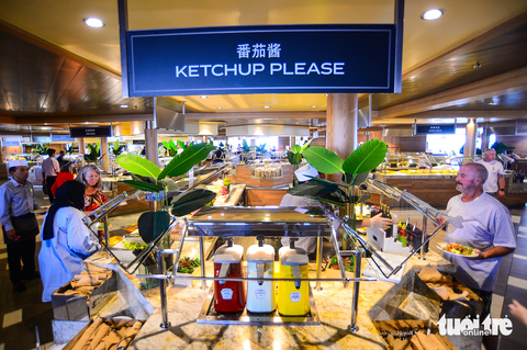 Bên trong tàu du lịch Spectrum of the Seas lớn nhất châu Á - Ảnh 6. Bên trong tàu du lịch Spectrum of the Seas lớn nhất châu Á - Ảnh 6.