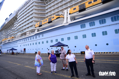 Bên trong tàu du lịch Spectrum of the Seas lớn nhất châu Á - Ảnh 12. Bên trong tàu du lịch Spectrum of the Seas lớn nhất châu Á - Ảnh 12.