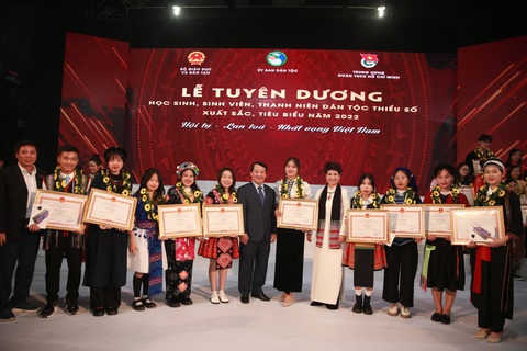 Trường đại học Tây Nguyên: "Vườn ươm" tri thức cho đại ngàn - Ảnh 6. Học sinh, sinh viên dân tộc thiểu số tại Trường ĐH Tây Nguyên được tuyên dương - Ảnh: TÂM AN