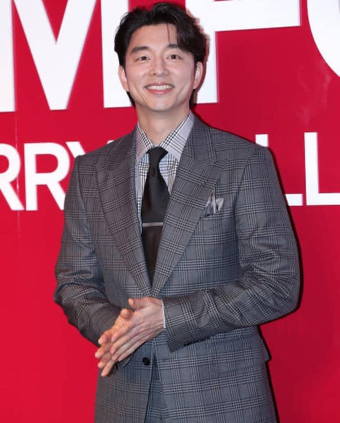 Quách Phú Thành và Gong Yoo chung một khung hình, netizen khịa ‘chú Thành mỏi cổ lắm đây’! - Ảnh 3. Quách Phú Thành và Gong Yoo chung một khung hình, netizen khịa ‘chú Thành mỏi cổ lắm đây’! - Ảnh 3.
