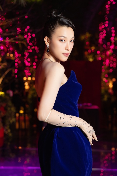 Á hậu Hoàng Oanh đọ dáng cùng đương kim Miss Universe - Ảnh 2. Á hậu Hoàng Oanh đọ dáng cùng đương kim Miss Universe - Ảnh 2.