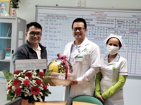 Chương trình Ước mơ của Thúy thăm thầy thuốc ba miền - Ảnh 2. Chương trình Ước mơ của Thúy thăm thầy thuốc ba miền - Ảnh 2.