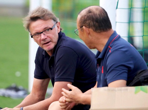 HLV Troussier: Cái chung của tôi và ông Park là cùng muốn giành chiến thắng - Ảnh 3. HLV Troussier: Cái chung của tôi và ông Park là cùng muốn giành chiến thắng - Ảnh 3.