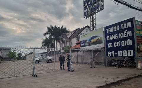 Công an phong tỏa Trung tâm đăng kiểm 61-08D tại Bình Dương - Ảnh 1. Công an phong tỏa Trung tâm đăng kiểm 61-08D tại Bình Dương - Ảnh 1.