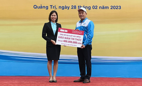 Báo Tuổi Trẻ và Agribank Phú Nhuận trao 400 triệu đồng Gieo mầm tri thức tại Quảng Trị - Ảnh 1. Báo Tuổi Trẻ và Agribank Phú Nhuận trao 400 triệu đồng Gieo mầm tri thức tại Quảng Trị - Ảnh 1.