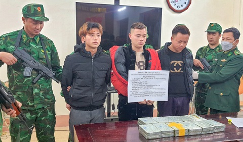 Chở 22 bánh heroin lao xe máy vào tổ công tác - Ảnh 1. Chở 22 bánh heroin lao xe máy vào tổ công tác - Ảnh 1.