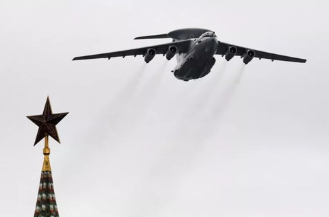 Nga lên tiếng về thông tin máy bay Beriev A-50 bị nổ trên đường băng ở Belarus - Ảnh 2. Nga lên tiếng về thông tin máy bay Beriev A-50 bị nổ trên đường băng ở Belarus - Ảnh 2.