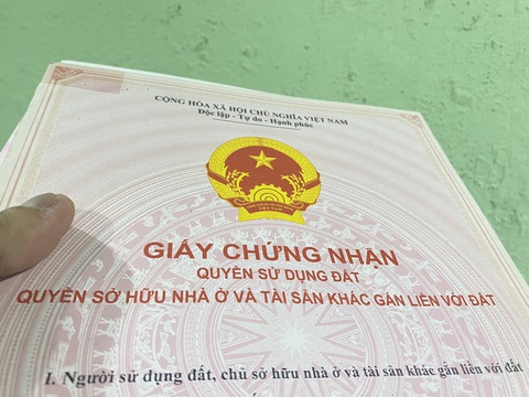 Cấp sổ đỏ trái quy định, 3 cán bộ xã bị khai trừ Đảng - Ảnh 1. Cấp sổ đỏ trái quy định, 3 cán bộ xã bị khai trừ Đảng - Ảnh 1.