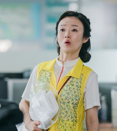 Ba nữ phụ kém sắc trên phim Hàn cứ xuất hiện là gây sốt - Ảnh 7. Ba nữ phụ kém sắc trên phim Hàn cứ xuất hiện là gây sốt - Ảnh 7.
