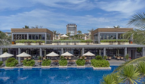 Khám phá du lịch Cam Ranh - Tận hưởng ẩm thực giữa khung cảnh tuyệt vời - Ảnh 1. Tổ hợp nhà hàng Breeze và Breeze Bar, điểm sáng mới của du lịch Cam Ranh