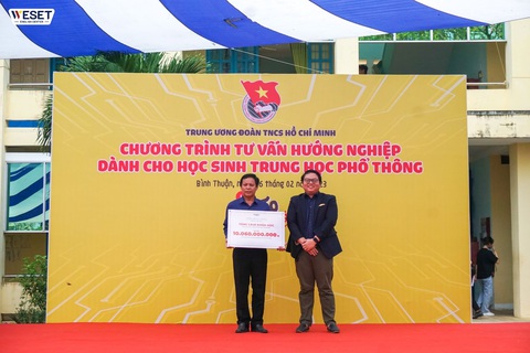 WESET trao học bổng và đóng góp quỹ xây thư viện cho THPT Hàm Thuận Bắc - Ảnh 3. WESET trao học bổng và đóng góp quỹ xây thư viện cho THPT Hàm Thuận Bắc - Ảnh 3.