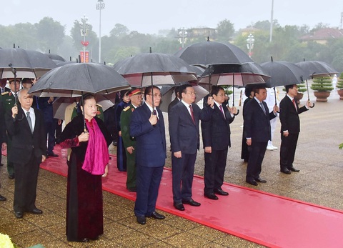 Lãnh đạo Đảng, Nhà nước vào lăng viếng Chủ tịch Hồ Chí Minh nhân ngày thành lập Đảng - Ảnh 3. Lãnh đạo Đảng, Nhà nước vào lăng viếng Chủ tịch Hồ Chí Minh nhân ngày thành lập Đảng - Ảnh 3.