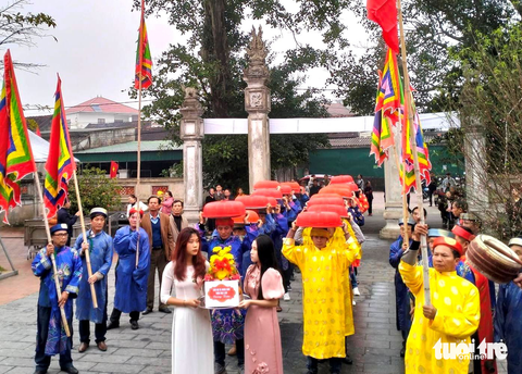 Người dân đùm gần 2.000 bánh chưng mang đến lễ giỗ vua Mai Hắc Đế - Ảnh 1. Người dân đùm gần 2.000 bánh chưng mang đến lễ giỗ vua Mai Hắc Đế - Ảnh 1.