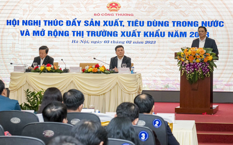 Thủ tướng nhấn mạnh yêu cầu ứng dụng chuyển đổi số vào hoạt động xúc tiến thương mại, tiêu thụ hàng hóa - Ảnh: N.K.