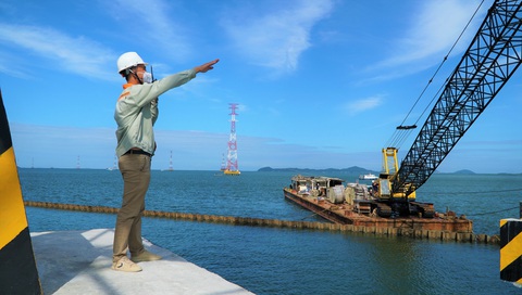 Nhìn lại công trình đường điện 220kV vượt biển lịch sử - Ảnh 2. Nhìn lại công trình đường điện 220kV vượt biển lịch sử - Ảnh 2.