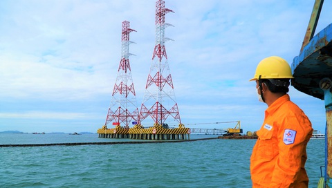 Nhìn lại công trình đường điện 220kV vượt biển lịch sử - Ảnh 6. Nhìn lại công trình đường điện 220kV vượt biển lịch sử - Ảnh 6.