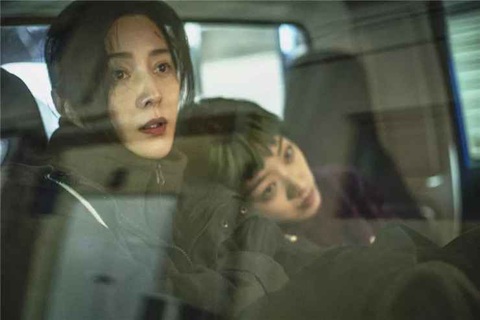 Phạm Băng Băng đóng cảnh đồng tính ‘nóng bỏng với người đẹp phi giới tính Lee Joo Young - Ảnh 2. Phạm Băng Băng đóng cảnh đồng tính ‘nóng bỏng với người đẹp phi giới tính Lee Joo Young - Ảnh 2.