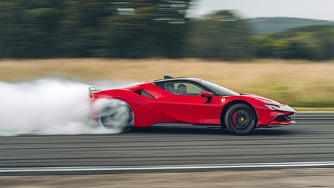 Nhân viên Ferrari được thưởng hàng trăm triệu sau năm 2022 ‘bung lụa’, đủ mua ô tô mới - Ảnh 1. Nhân viên Ferrari được thưởng hàng trăm triệu sau năm 2022 ‘bung lụa’, đủ mua ô tô mới - Ảnh 1.