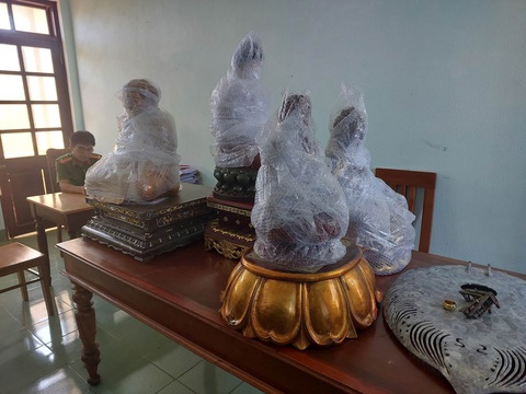 Thanh niên tu tại gia, trộm bốn pho tượng Phật của chùa đem về nhà - Ảnh 3. Thanh niên tu tại gia, trộm bốn pho tượng Phật của chùa đem về nhà - Ảnh 3.
