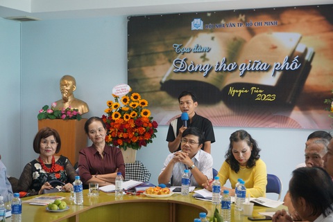 Thơ có phải là mặt hàng tuyệt vọng trên con đường xuất khẩu? - Ảnh 1. Thơ có phải là mặt hàng tuyệt vọng trên con đường xuất khẩu? - Ảnh 1.