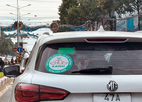 Xử nghiêm thói mượn oai phù hiệu ưu tiên - Ảnh 1. Xử nghiêm thói mượn oai phù hiệu ưu tiên - Ảnh 1.