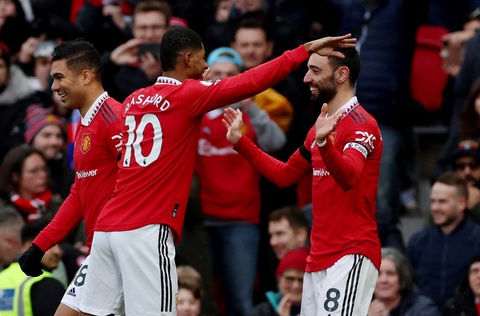 Liverpool và Arsenal cùng thua, Man United thắng nghẹt thở - Ảnh 2. Liverpool và Arsenal cùng thua, Man United thắng nghẹt thở - Ảnh 2.
