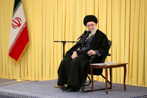 Lãnh đạo tối cao Iran ân xá hàng chục ngàn tù nhân - Ảnh 1. Lãnh đạo tối cao Iran ân xá hàng chục ngàn tù nhân - Ảnh 1.