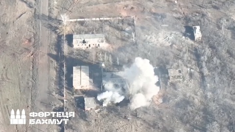Ukraine đấu với lính đánh thuê Nga đến người cuối cùng ở Bakhmut - Ảnh 1. Ukraine đấu với lính đánh thuê Nga đến người cuối cùng ở Bakhmut - Ảnh 1.