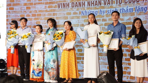 Ngày thơ là một tín hiệu kỳ diệu - Ảnh 5. Ngày thơ là một tín hiệu kỳ diệu - Ảnh 5.