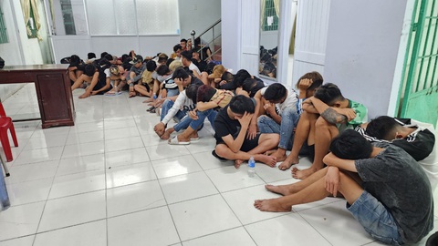 Bắt 46 thanh thiếu niên mang hung khí đi đánh nhau - Ảnh 1. Bắt 46 thanh thiếu niên mang hung khí đi đánh nhau - Ảnh 1.