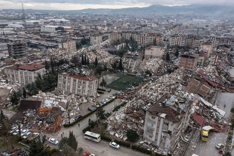Trận động đất thứ nhất 1.800 người chết, Thổ Nhĩ Kỳ và Syria hứng tiếp động đất 7,7 độ - Ảnh 1. Trận động đất thứ nhất 1.800 người chết, Thổ Nhĩ Kỳ và Syria hứng tiếp động đất 7,7 độ - Ảnh 1.