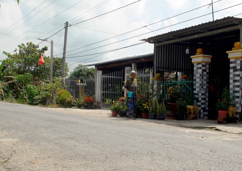 Cụ bà bán vé số hiến gia tài cả đời cơ cực để làm đường cho dân - Ảnh 3. Cụ bà bán vé số hiến gia tài cả đời cơ cực để làm đường cho dân - Ảnh 3.