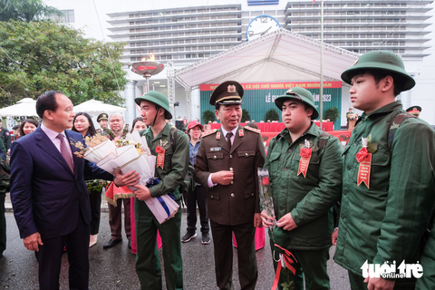 Hôm nay, 30 quận, huyện ở Hà Nội tiễn tân binh nhập ngũ - Ảnh 2. Hôm nay, 30 quận, huyện ở Hà Nội tiễn tân binh nhập ngũ - Ảnh 2.