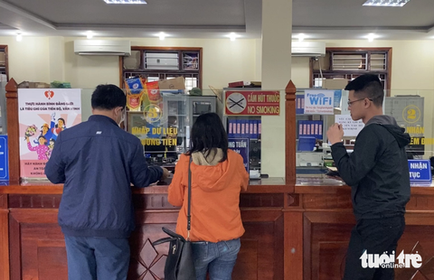 Bắt giám đốc và 12 cấp dưới ở trung tâm đăng kiểm Nghệ An - Ảnh 1. Bắt giám đốc và 12 cấp dưới ở trung tâm đăng kiểm Nghệ An - Ảnh 1.