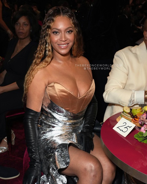 Beyoncé phá kỷ lục nhận được nhiều giải Grammy nhất mọi thời đại - Ảnh 2. Beyoncé phá kỷ lục nhận được nhiều giải Grammy nhất mọi thời đại - Ảnh 2.